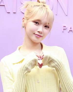 Kim Chaewon.jpg